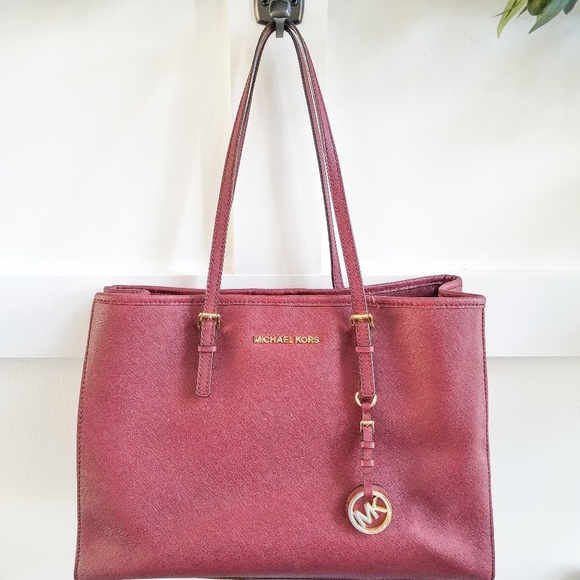 Michael Kors Handbags - 🎉SALE🎉 Michael Kors jet set merlot tote handbag